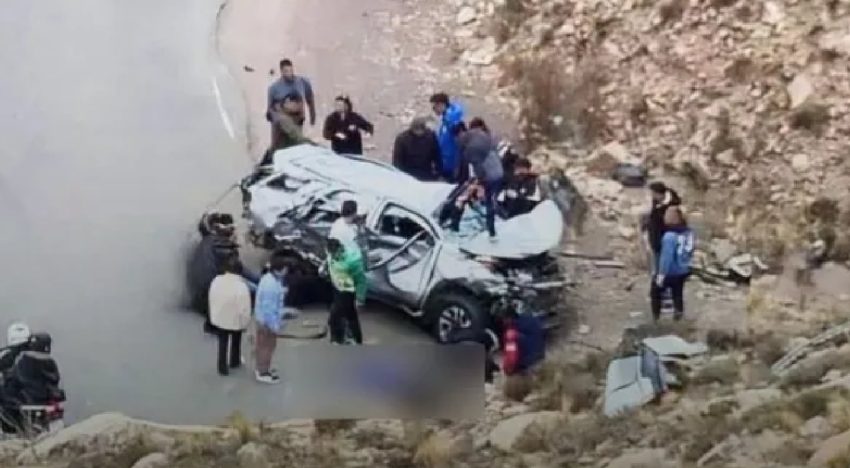 Alquilaron una camioneta y cayeron por un barranco de 80 metros en Jujuy: una mujer murió y su hija sufrió muerte cerebral