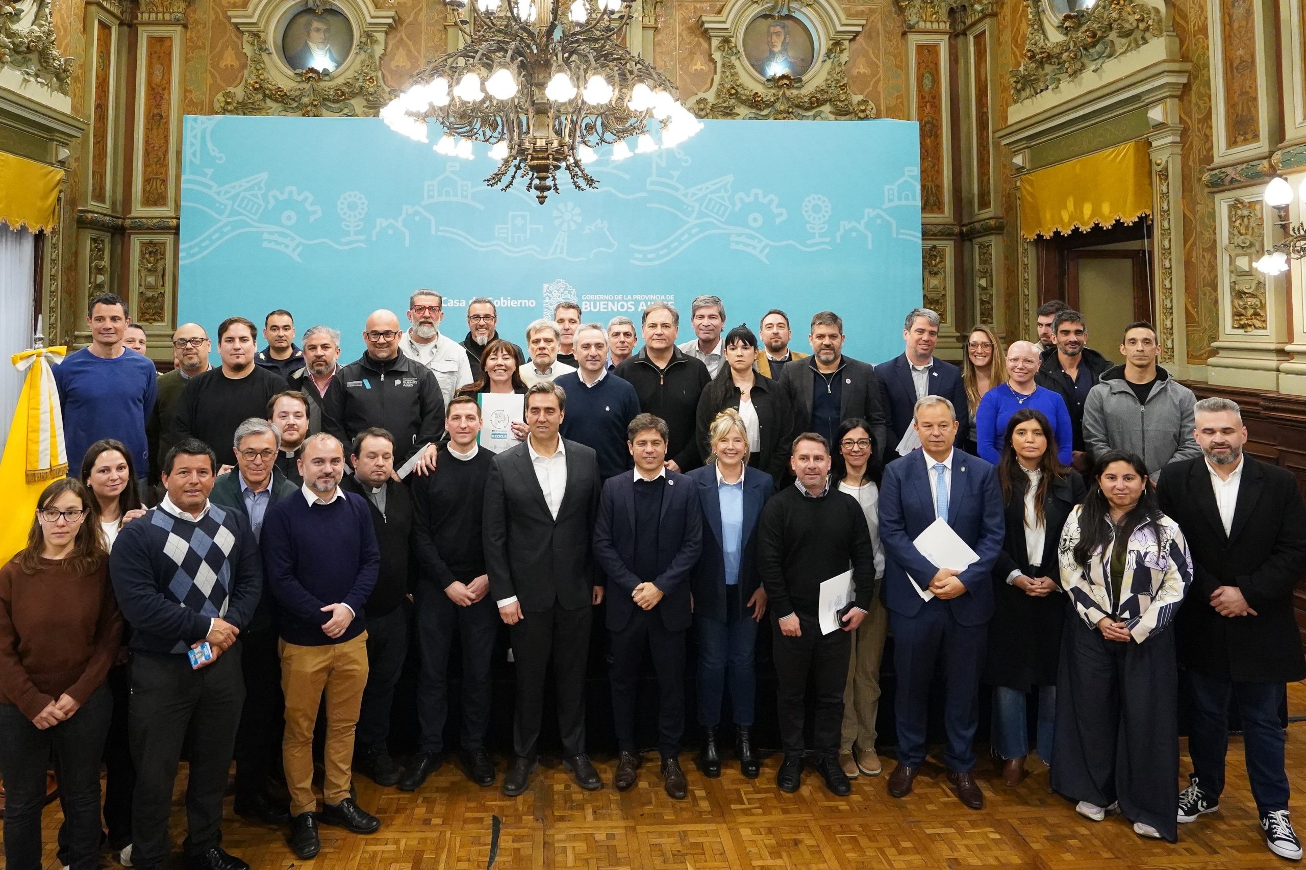 Kicillof, con intendentes y parte de su gabinete