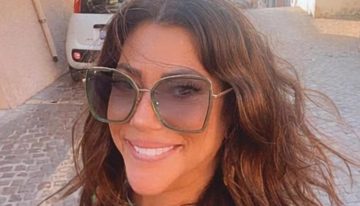 Debra dejó Las Vegas y se instaló en Cerdeña: “Una burbuja hermosa y segura en la que podemos vivir y prosperar”