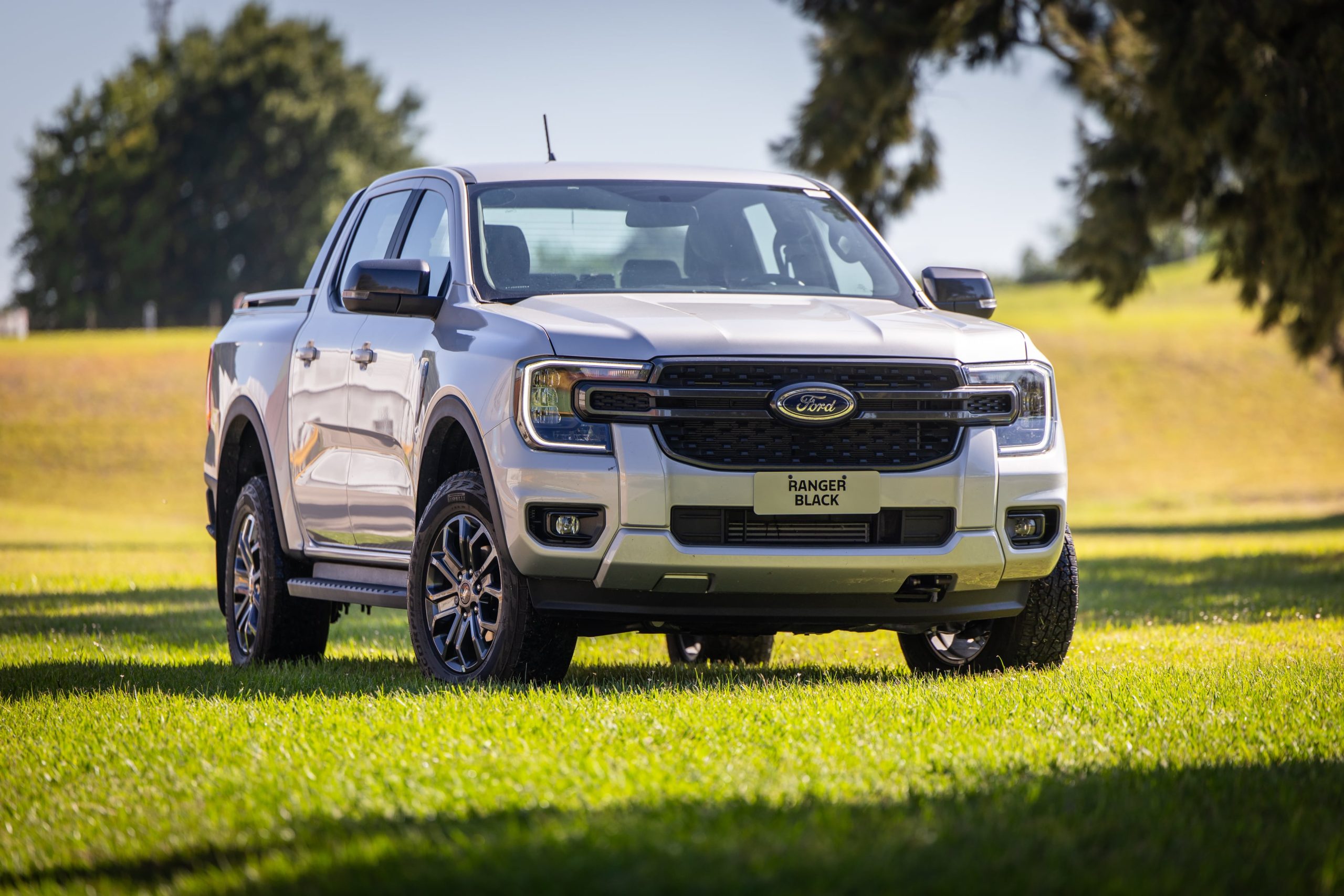La Ford Ranger versión Black tiene un precio que oscila los $58 millones. Foto: Ford.