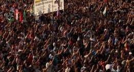 Manifestación contra los desahucios, en directo | Miles de manifestantes recorren Madrid en protesta por la crisis de la vivienda: “Fuera rentistas de los barrios”