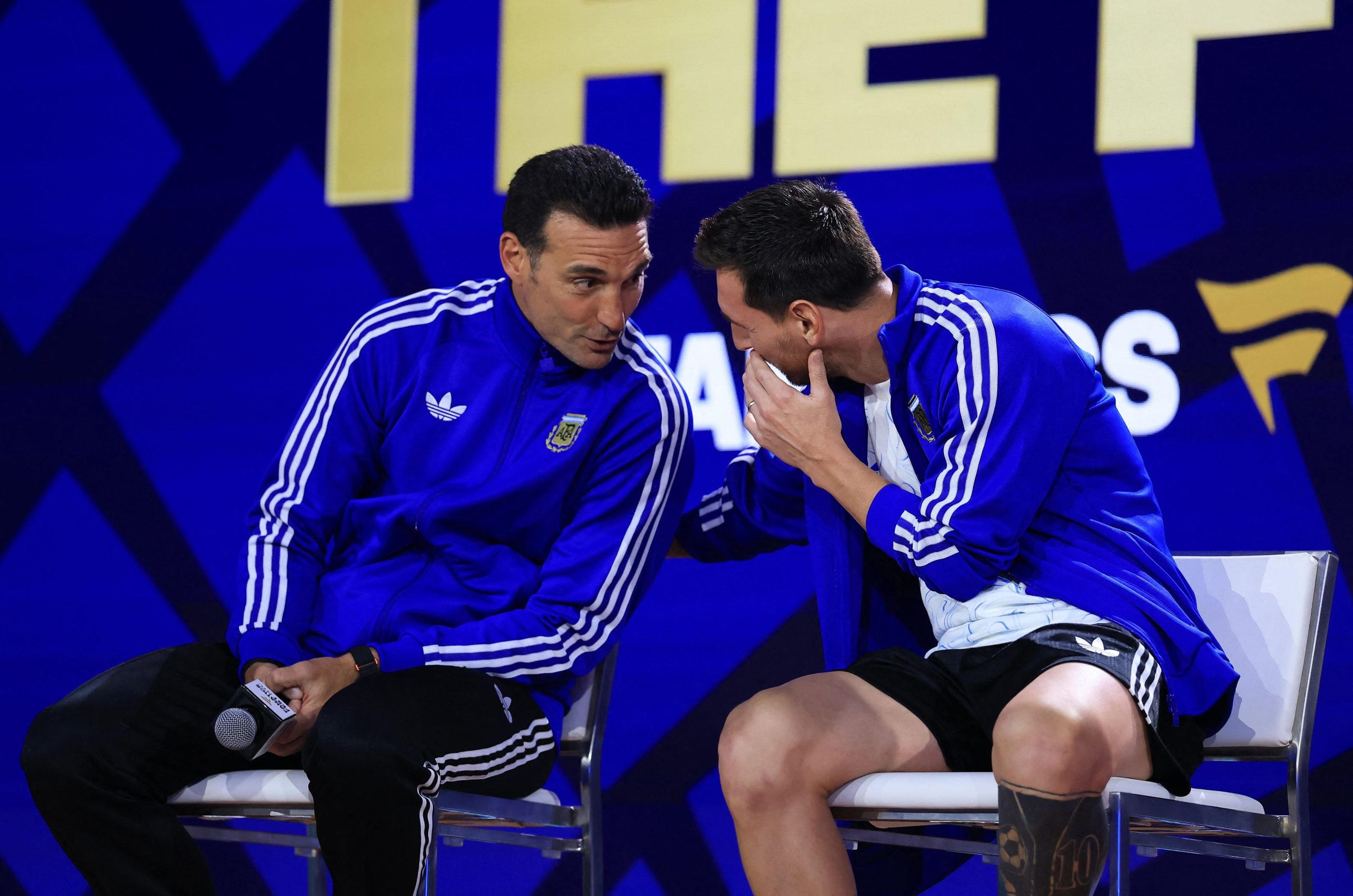 Scaloni junto a Messi 