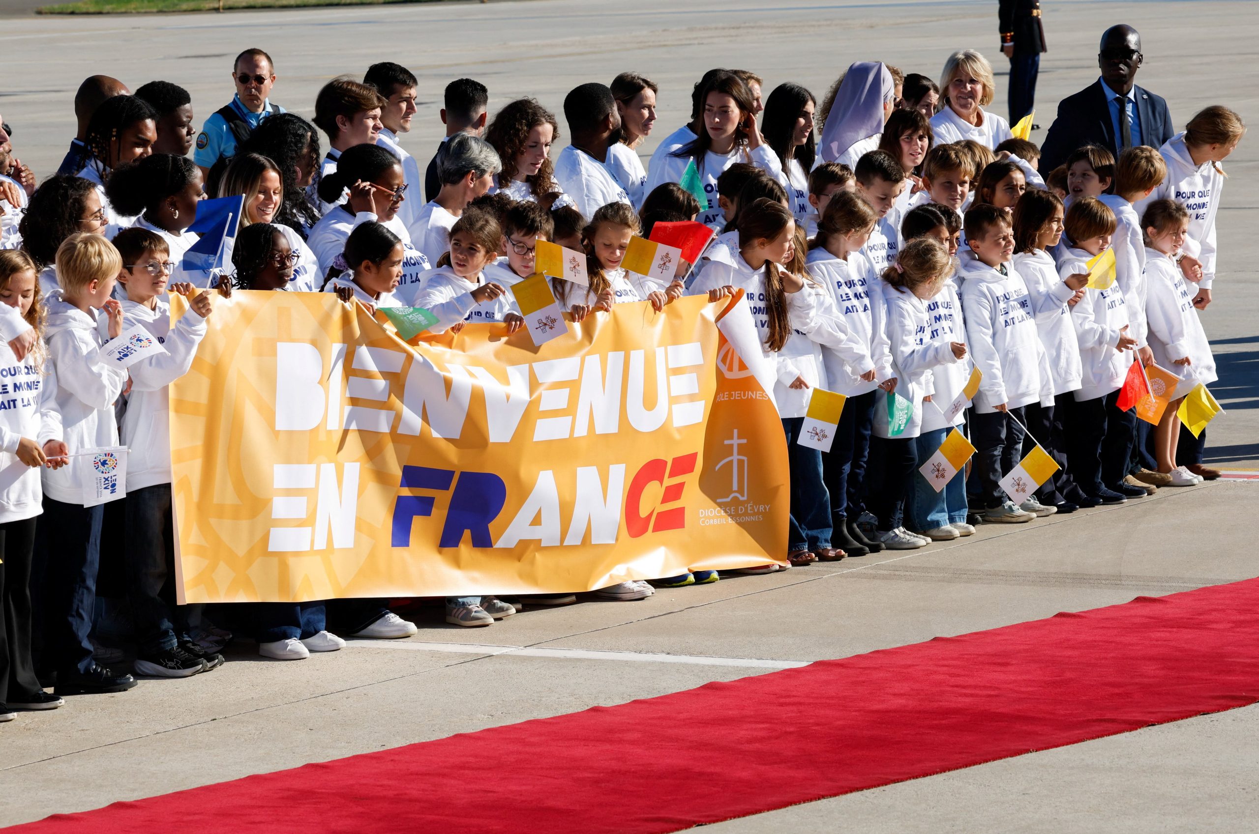 Nenes recibieron al papa León XIV. (Foto: REUTERS/Remo Casilli).