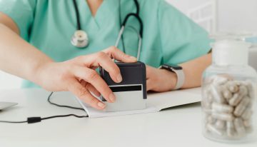 Se hacía pasar por enfermero y cobraba por conseguir turnos falsos en un hospital de San Juan: fue descubierto y quedó detenido