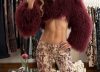 Marta Fort llevó la versión más jugada del abrigo de piel: underboob y mangas XXL