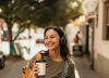 La psicología sugiere que las personas que siempre caminan por la calle escuchando música no lo hacen solo para entretenerse