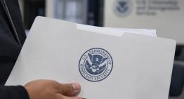 La nueva estrategia del DHS para que los abogados del ICE pidan cerrar casos de asilo antes de una audiencia
