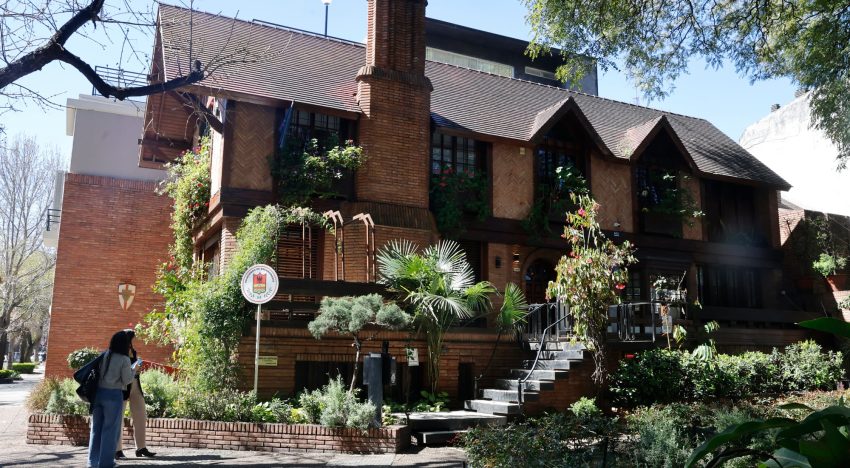 La misteriosa casa de Belgrano R que simula un Principado, pero esconde una historia insólita