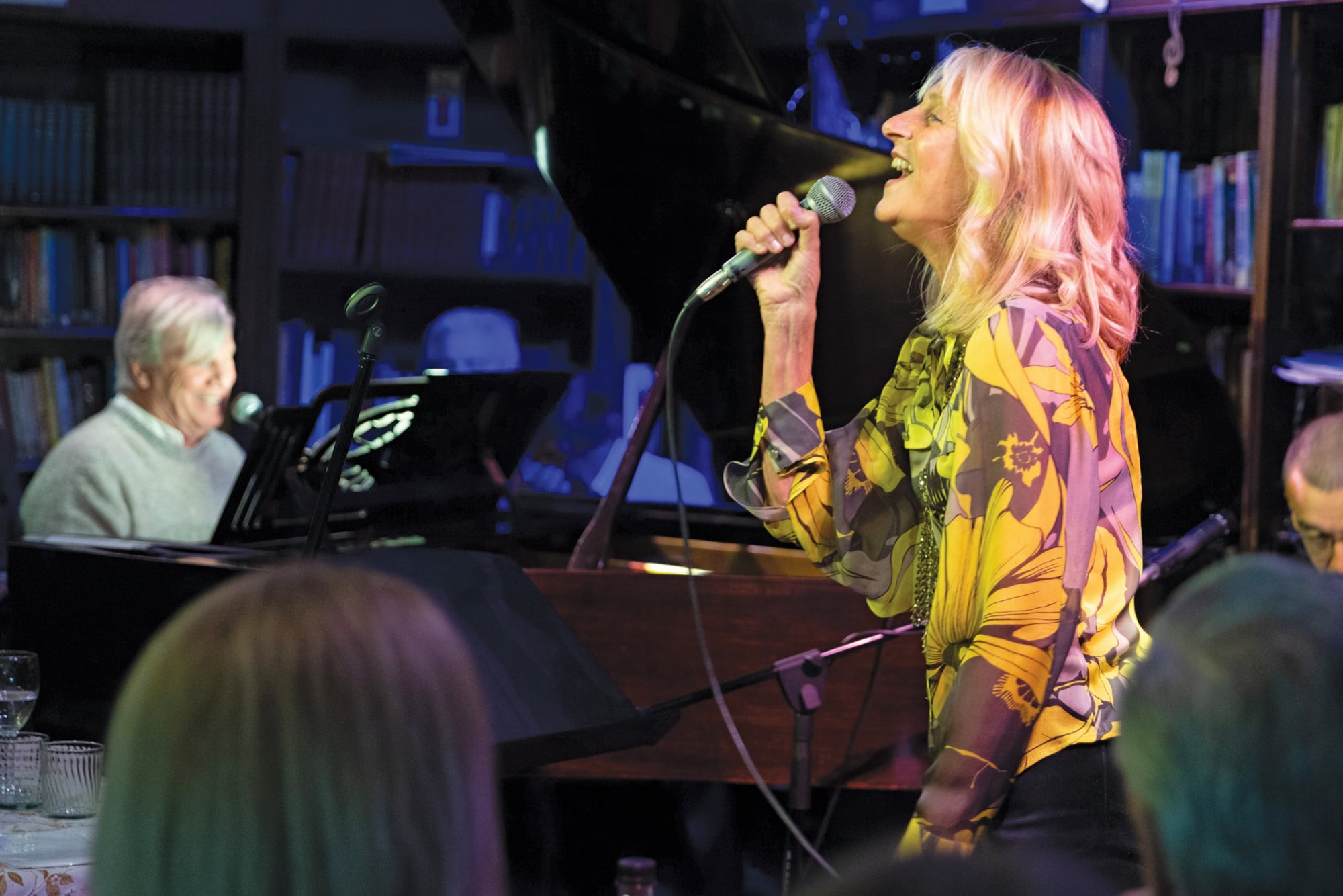 Marina desplegó toda su gracia y entusiasmo a lo largo de la noche. El broche de oro fue su interpretación de “Can’t Take My Eyes Off You”, recibida con un gran aplauso