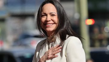 La referente opositora María Corina Machado denunció que le impidieron regresar a Venezuela por séptima vez