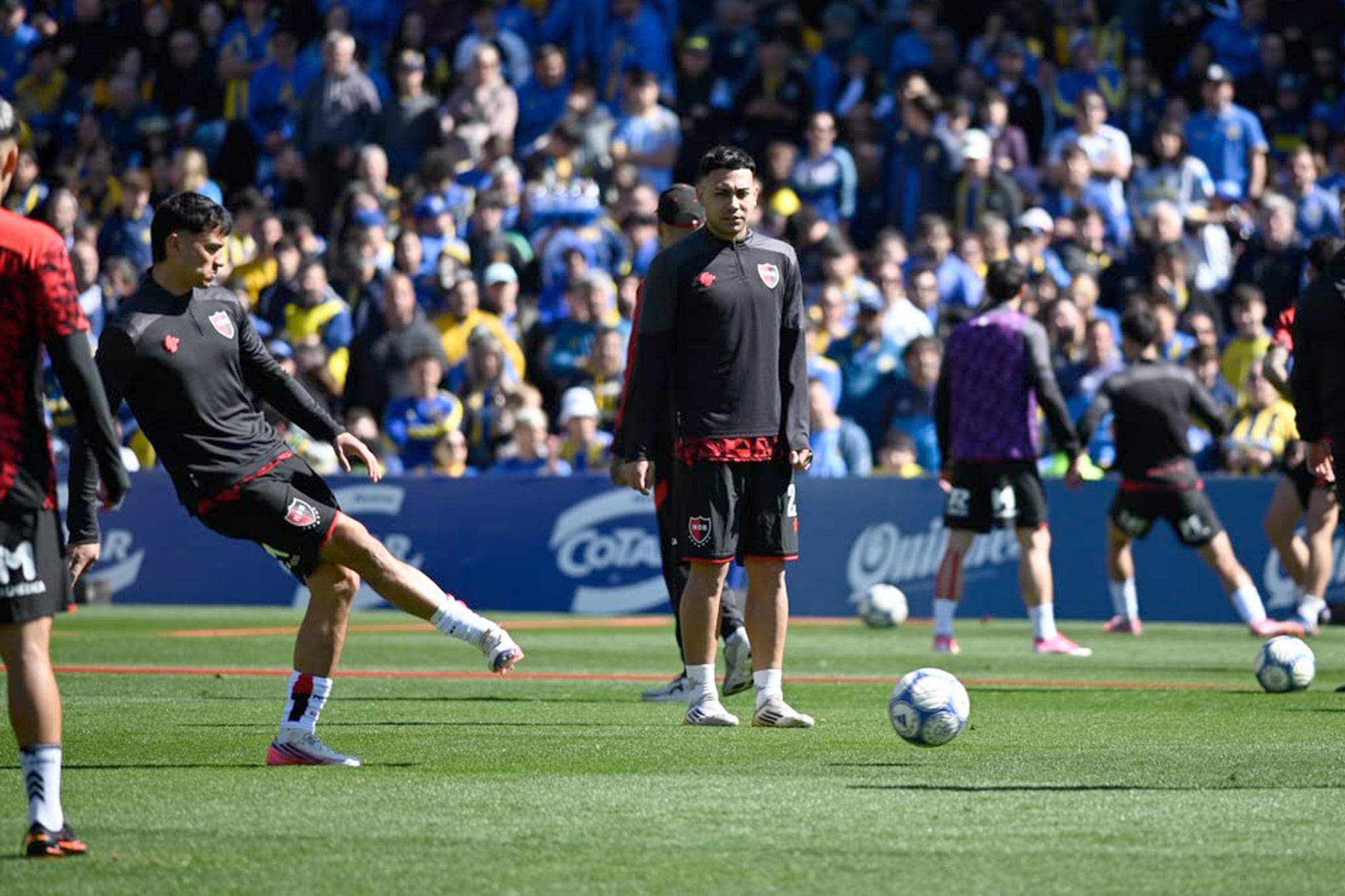 Los jugadores de Newell´s durante la entrada en calor