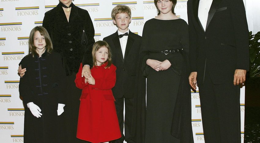 Con un hacha en la mano: Tiene 22 años, es la hija de dos estrellas del cine y se luce en su papel de asesina