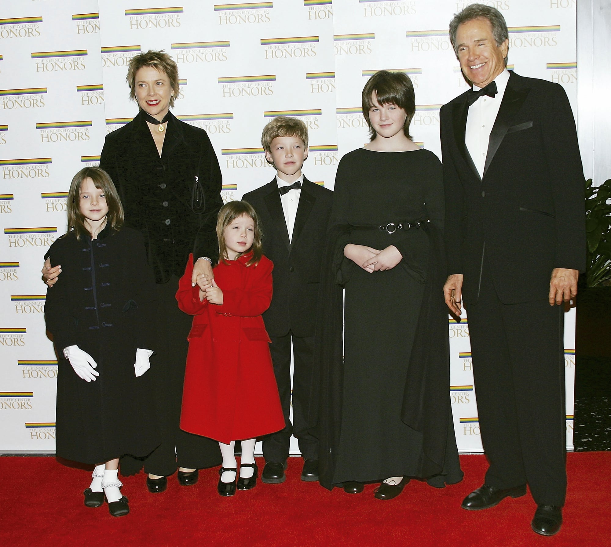 Una de las pocas apariciones públicas registradas de su niñez ocurrió en diciembre de 2004, cuando asistió con 4 años a la alfombra roja de los Kennedy Center Honors junto a sus padres Annette Bening y Warren Beatty y sus tres hermanos, Stephen Ira, Benjamin e Isabel