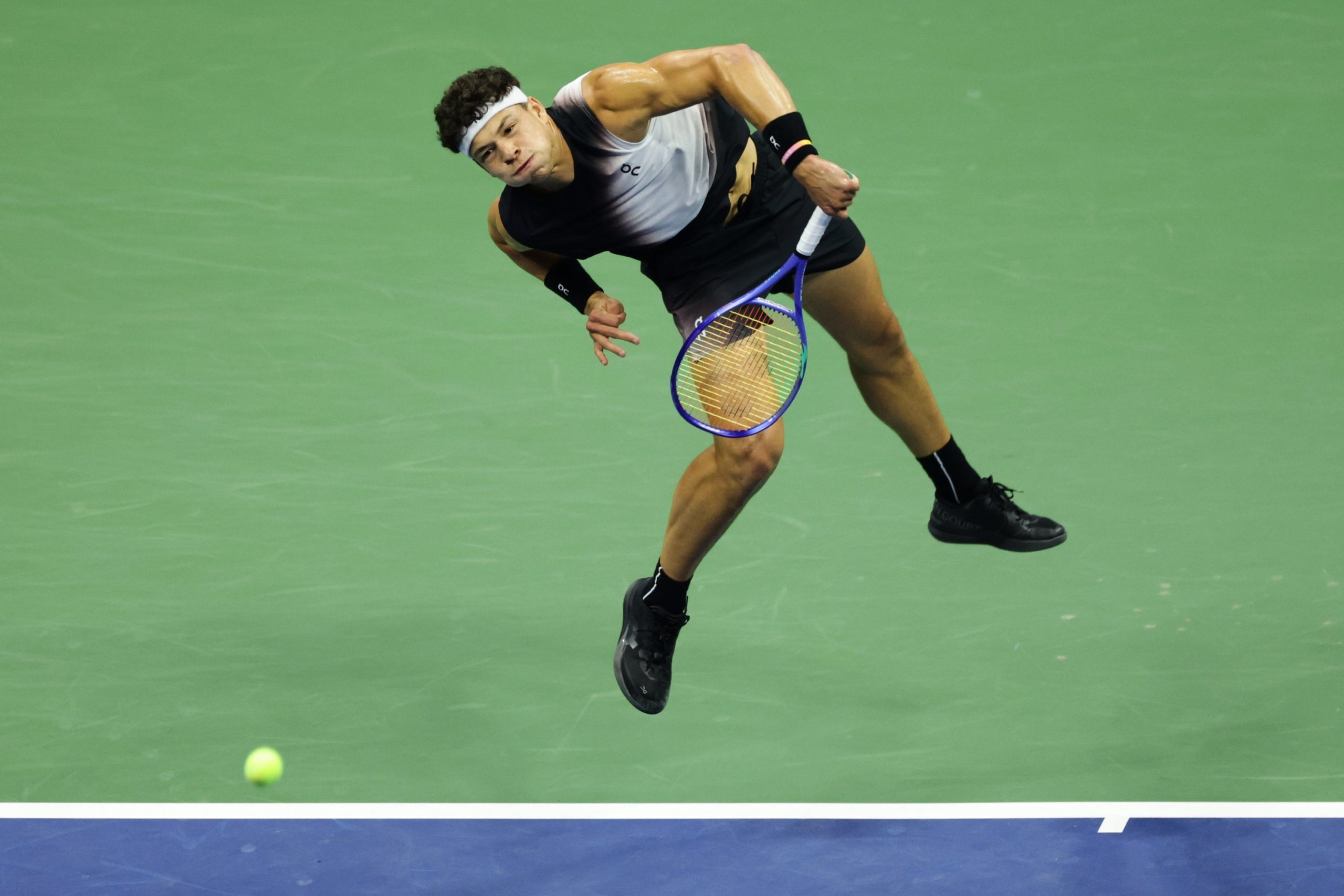 Ben Shelton y toda la potencia en su servicio, decisivo para llegar a la definición (AP Photo/Adam Hunger)