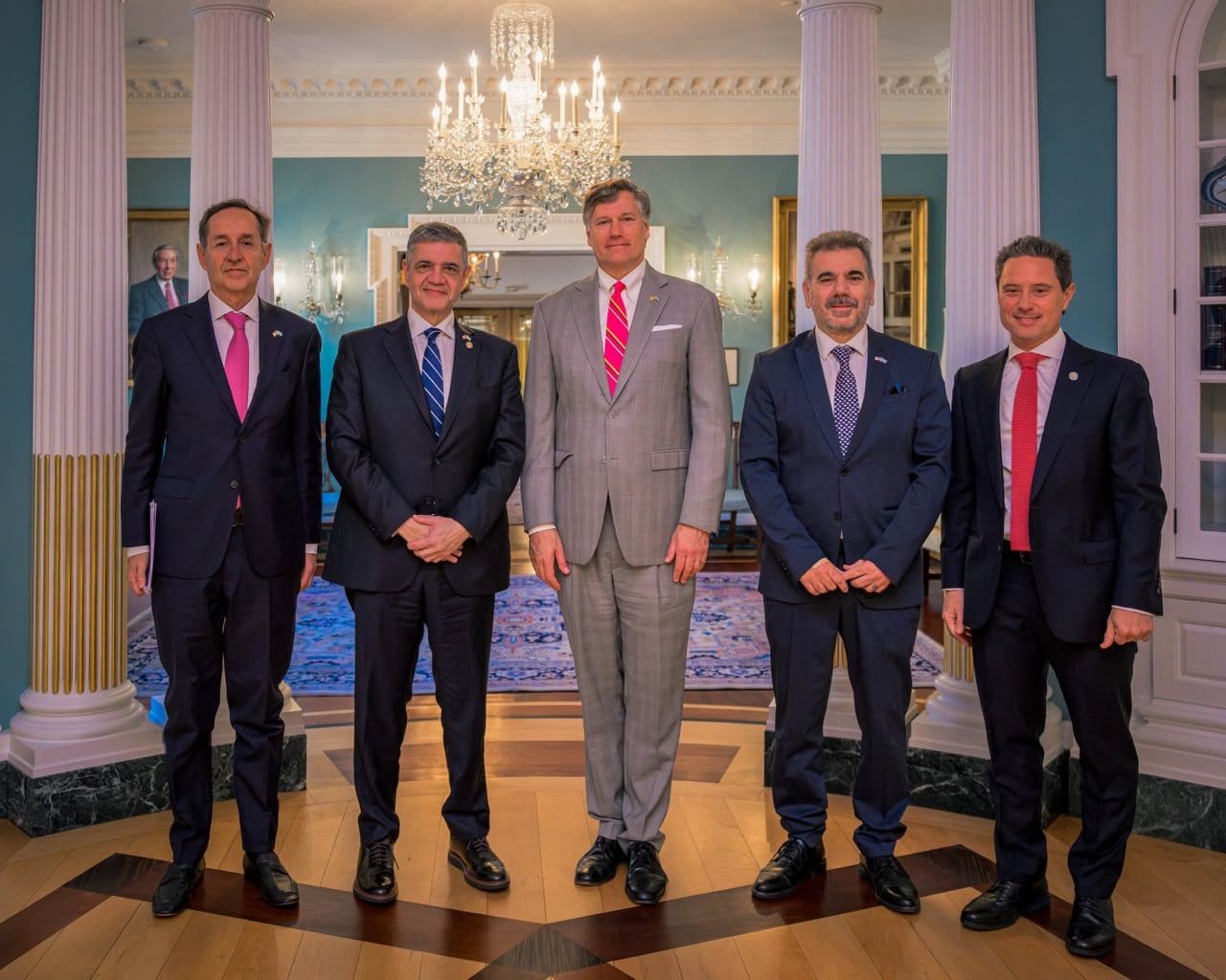 Jorge Macri, Christopher Landau, Cristian Ritondo, Gabriel Sánchez Zinny y Fulvio Pompeo durante la reunión realizada en Washington, donde analizaron temas vinculados con inversiones, seguridad y cooperación entre la Argentina y Estados Unidos