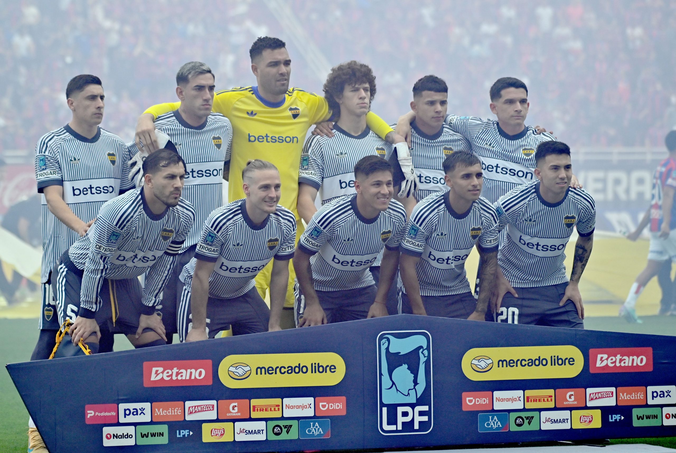 Arruabarrena felicitó a los jugadores de Boca tras ganarle a San Lorenzo (Foto: Fotobaires)