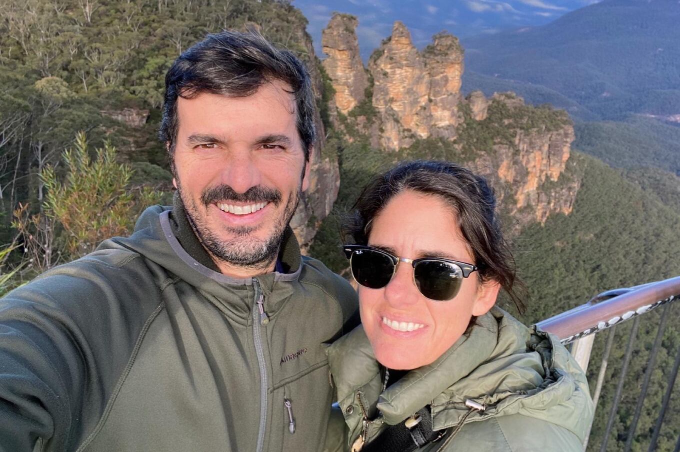 “Esta experiencia también nos fortaleció como familia y como pareja. Cuando uno emigra y está lejos de su red de contención, queda mucho más expuesto al otro. Aparecen vulnerabilidades, se acentúan los rasgos positivos y también los más difíciles. Pero, sin duda, aprendimos a sostenernos entre nosotros y eso nos fortaleció”.