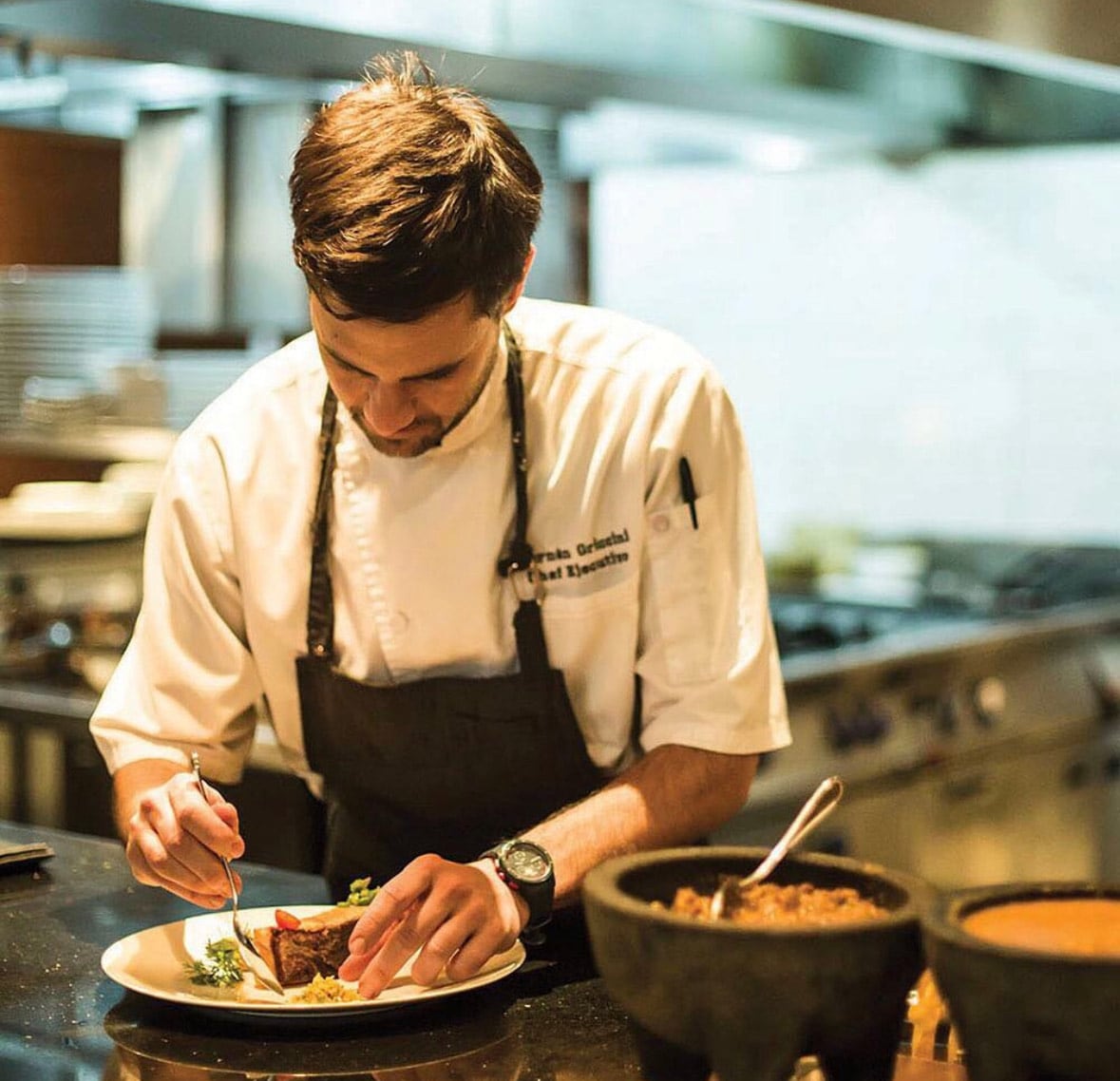 Hernán hizo sus primeras prácticas en un restaurante con estrellas Michelin.