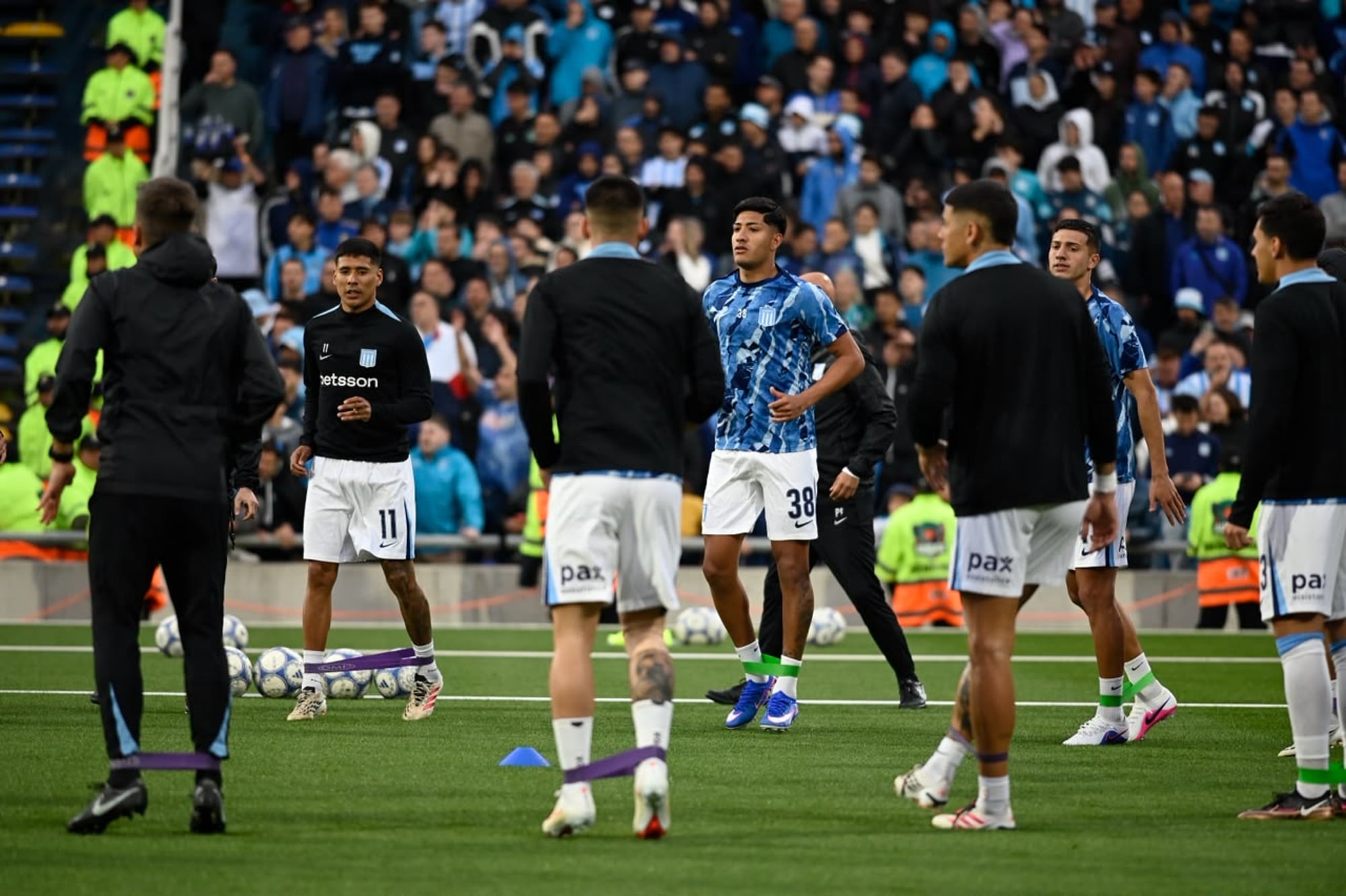 Los jugadores de Racing durante la entrada en calor