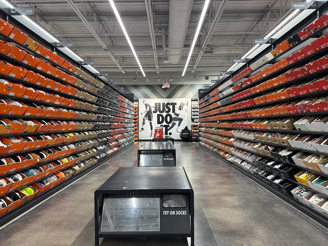 Los factores que llevaron a la salida de Nike del S&P 100