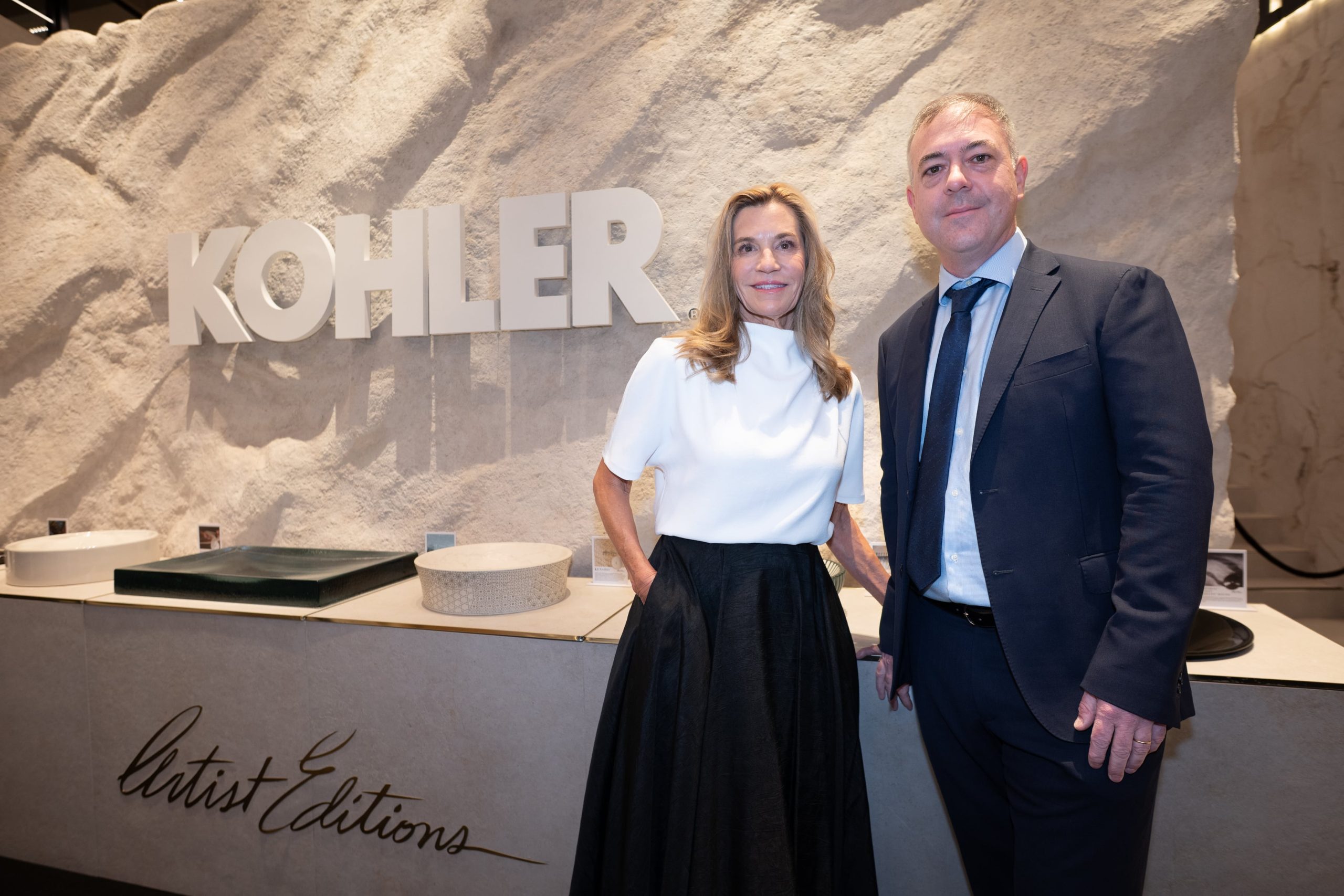 Laura Kohler, global business ambassador de Kohler, y Juan Manuel Iraola, presidente de Grupo Vasser