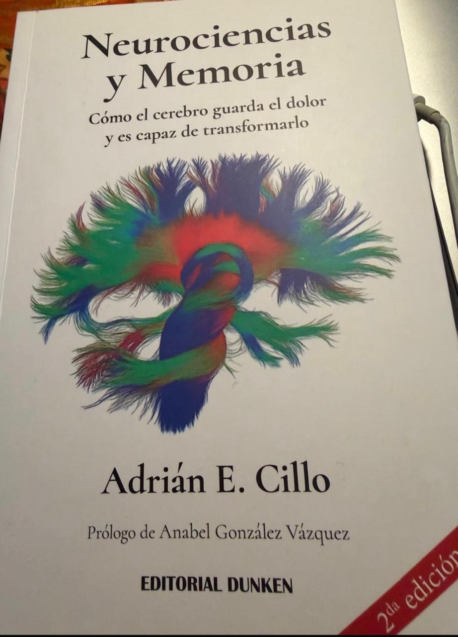 El libro Neurociencias y Memoria. (Foto: gentileza Dr. Adrián Cillo)