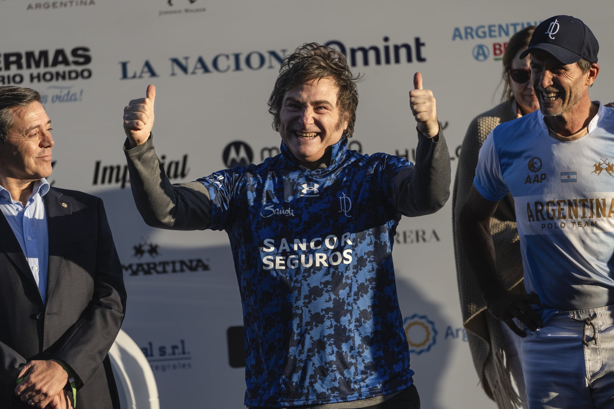 El presidente Javier Milei junto al astro del polo Adolfo Cambiaso en el abierto de polo, en 2024