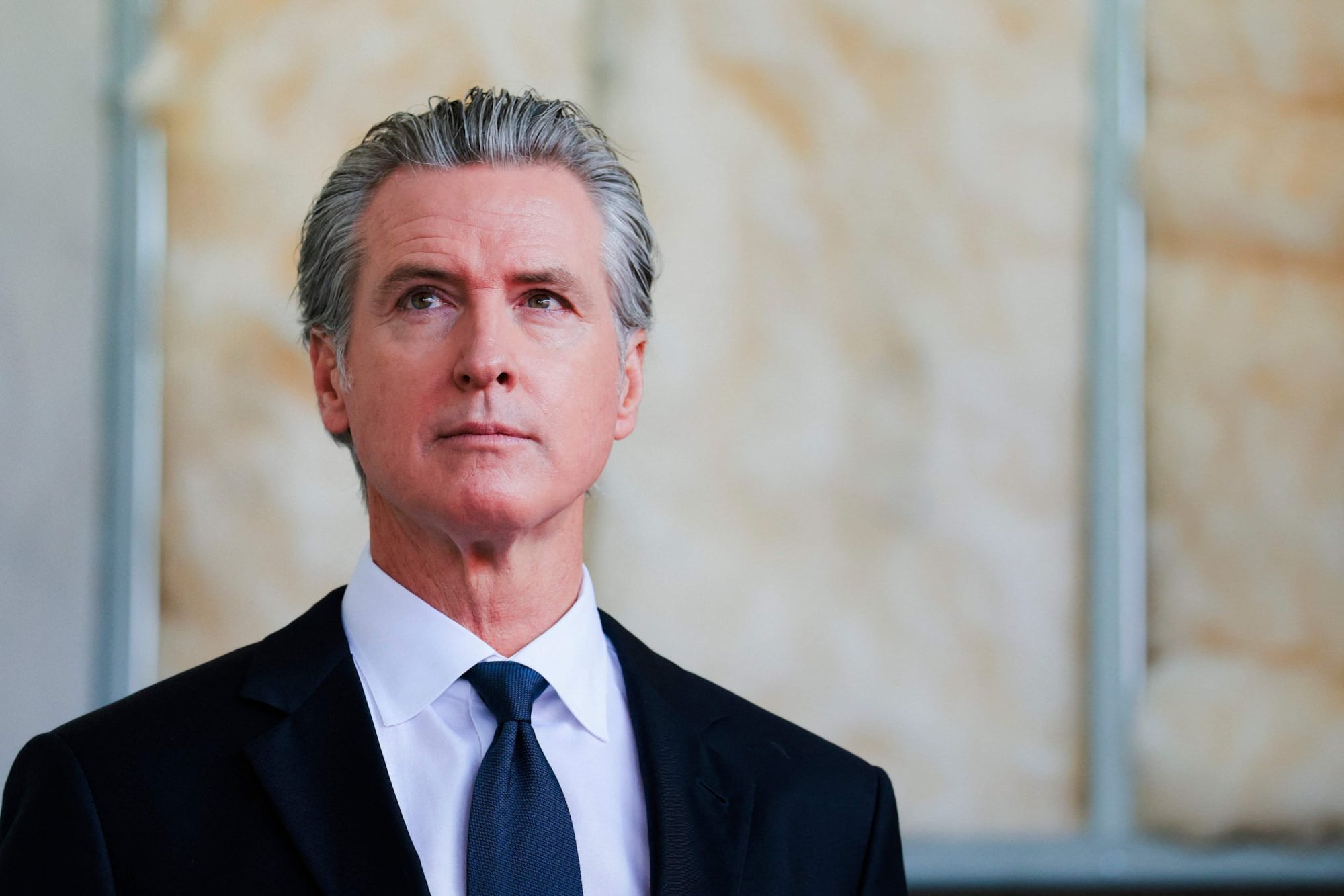 La entrada en vigor de la ley firmada por Gavin Newsom en California dependerá de la recepción de al menos US$200 mil en fondos filantrópicos