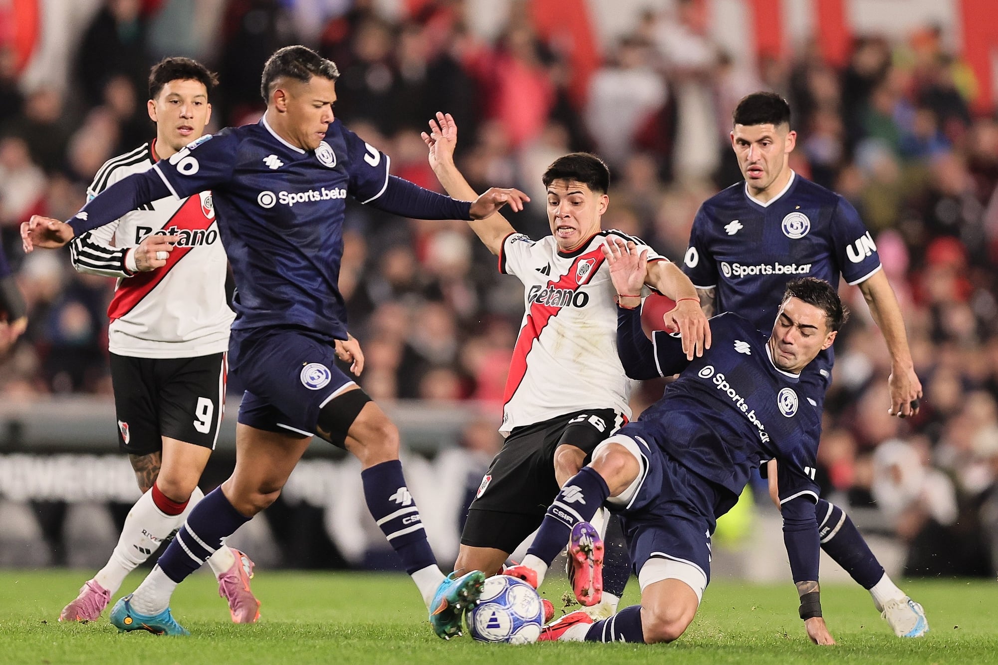 River le ganó 3 a 1 a Independiente Rivadavia