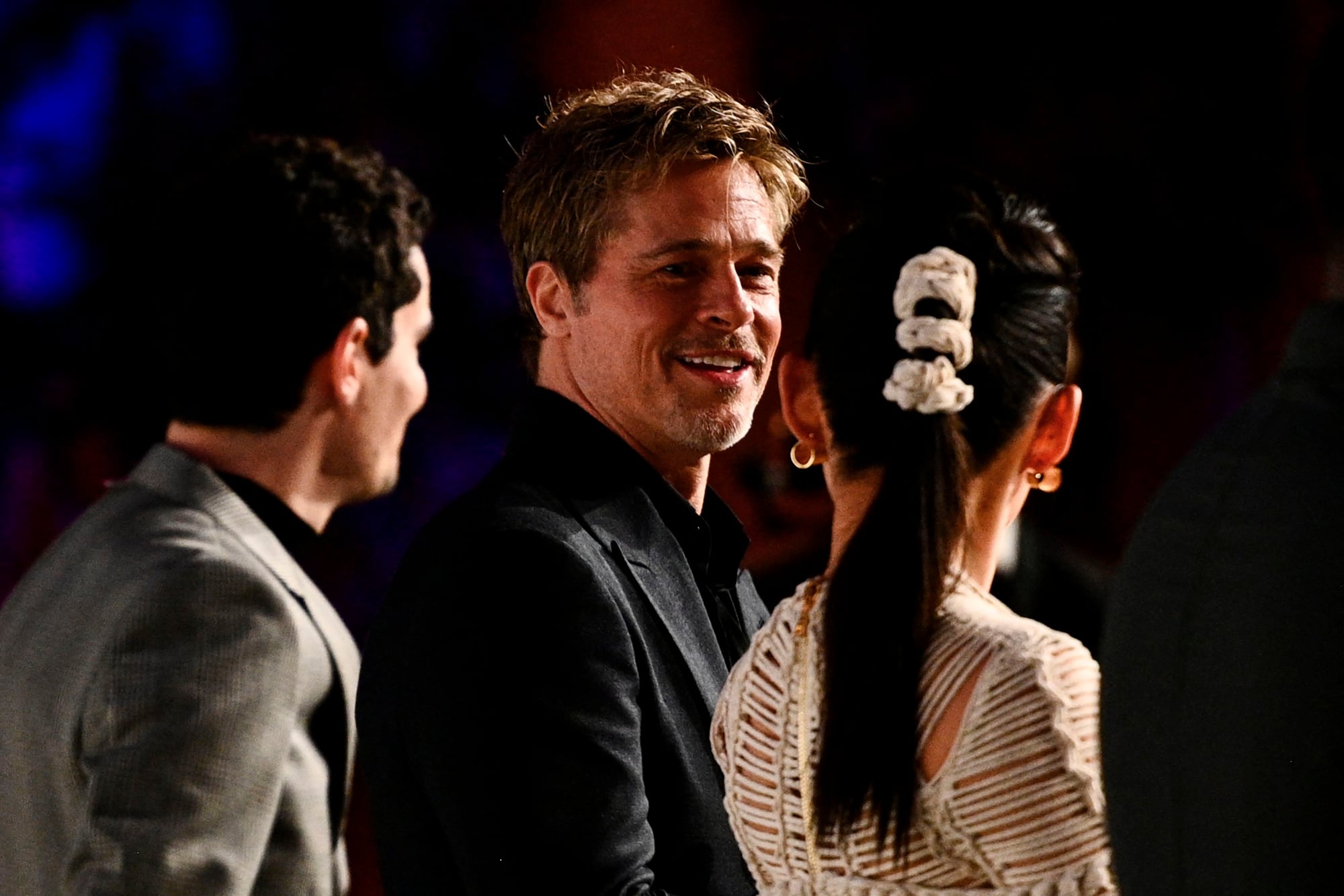 En una entrevista reciente Brad Pitt reveló que tiene una rutina de skincare en la que usa una crema y sérum que tienen una molécula llamada GSM10 que tiene un potente antioxidante que combate el estrés oxidativo de la piel