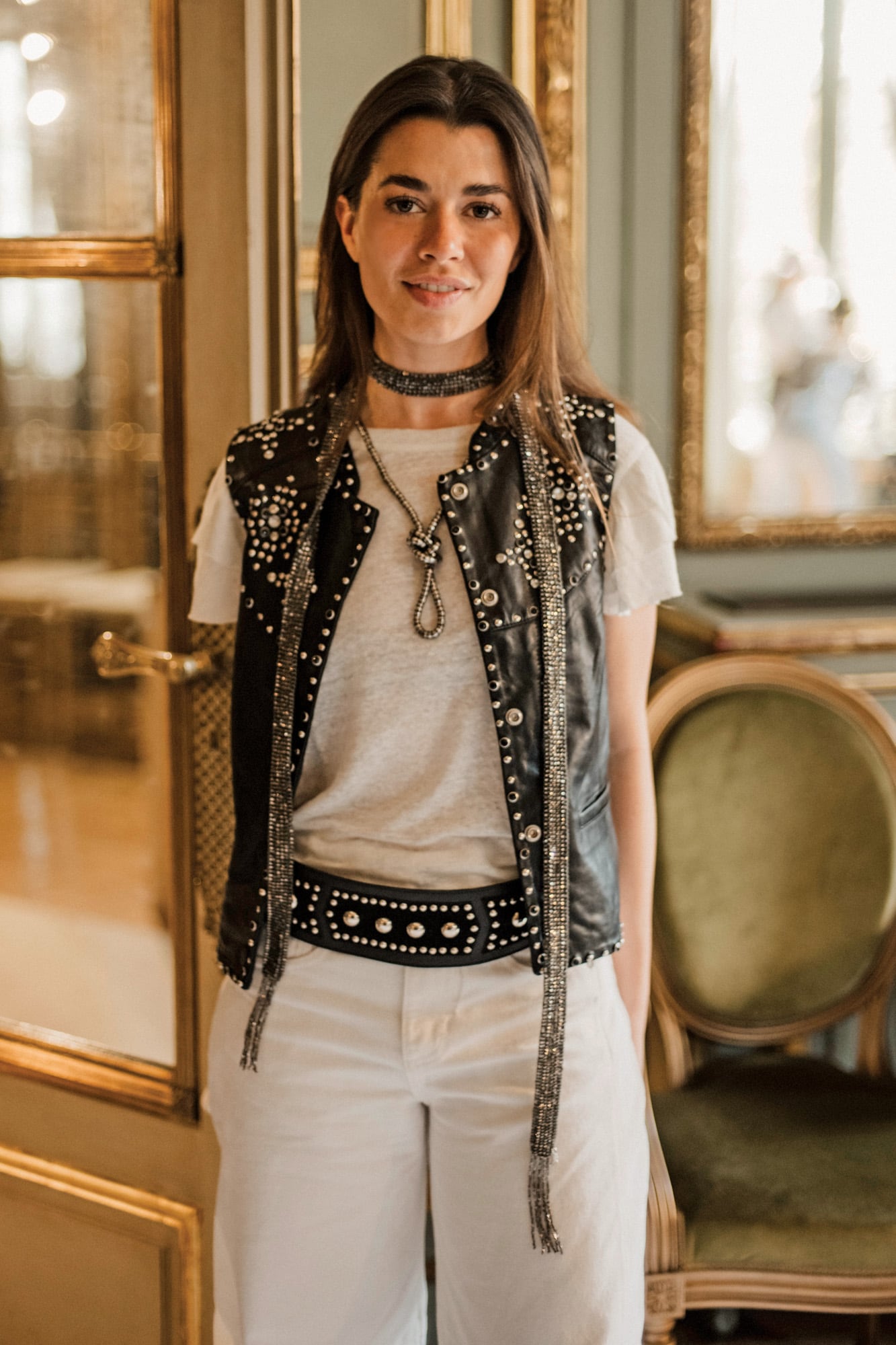 Rosario Alcala eligió un look rockero en blanco y negro 