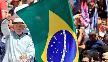 Empate técnico, escándalos y sus últimas cartas: cómo llegan Lula y Flavio Bolsonaro a las elecciones en Brasil