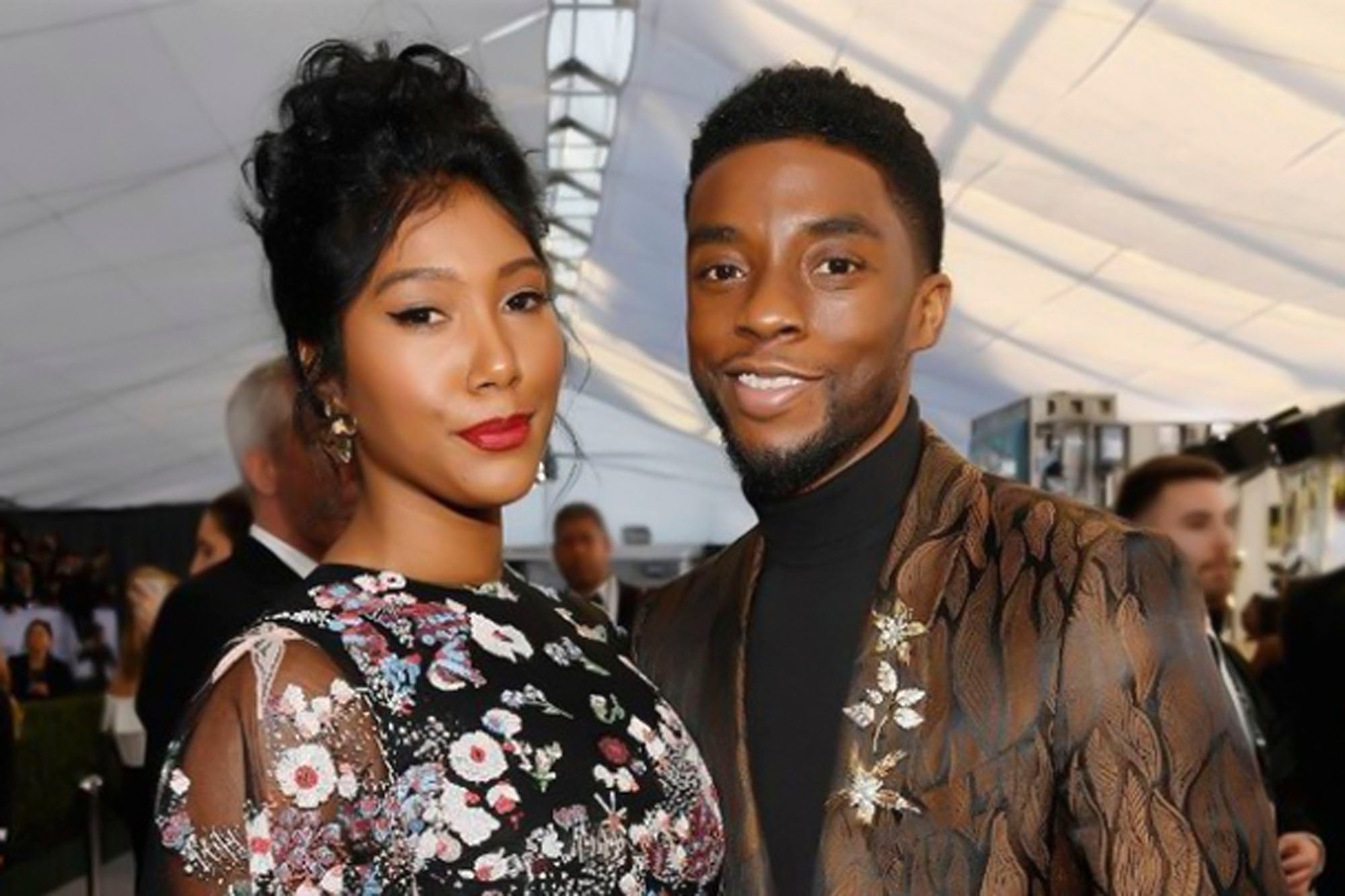 Chadwick Boseman junto a su esposa Taylor Simone Ledward