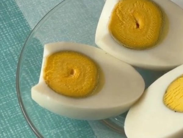 Borde verde en la yema del huevo duro por la cocción
