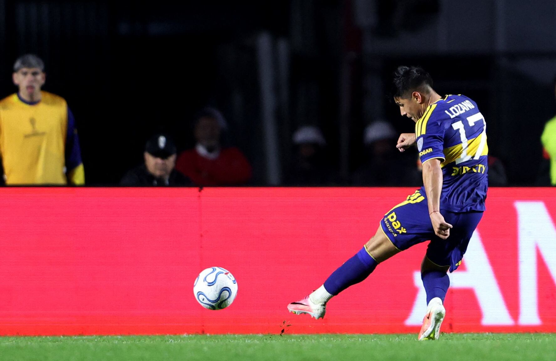 Leandro Lozano adelantó a Boca en la visita a San Pablo en el Morumbí. (Foto: REUTERS/Alex Silva)