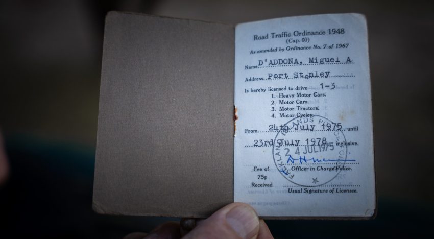 Vivió en las Islas Malvinas antes de la guerra, jugaba al fútbol con los isleños y 50 años después todavía tiene un sueño