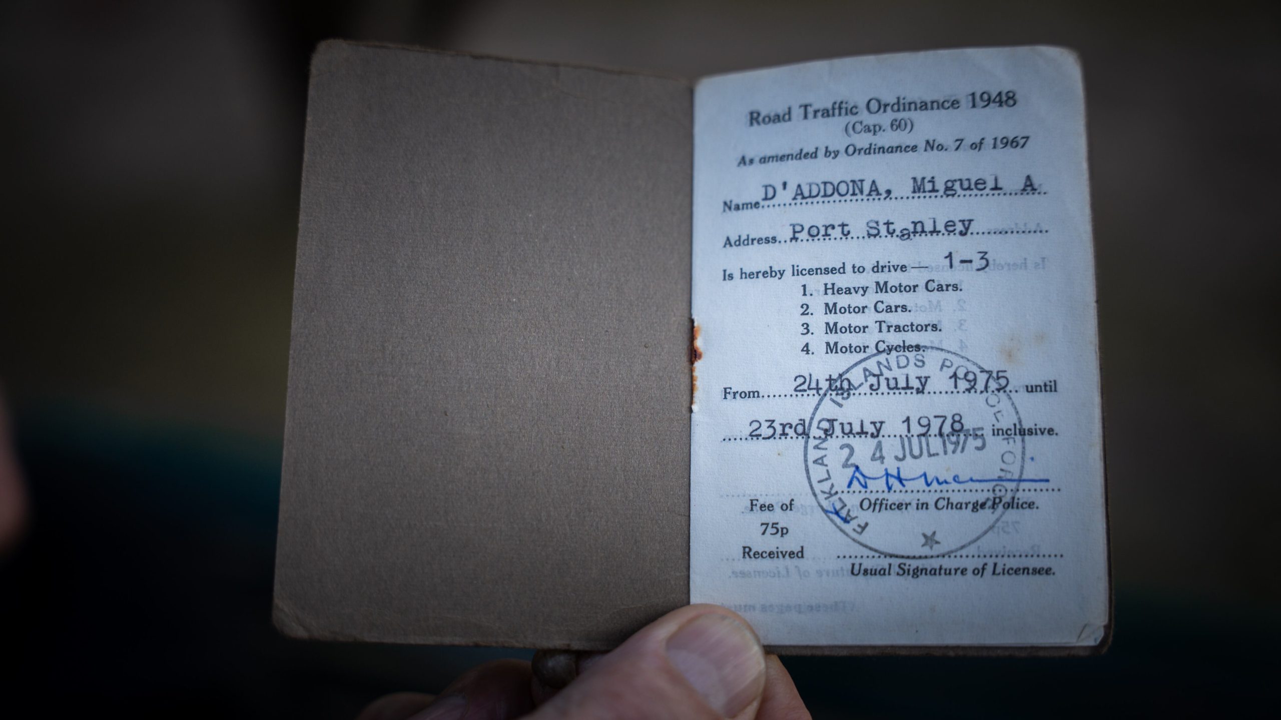 Miguel D’Addona llegó a las Islas Malvinas en noviembre de 1974, cuando tenía 27 años. (Foto: TN/Nicolás González)