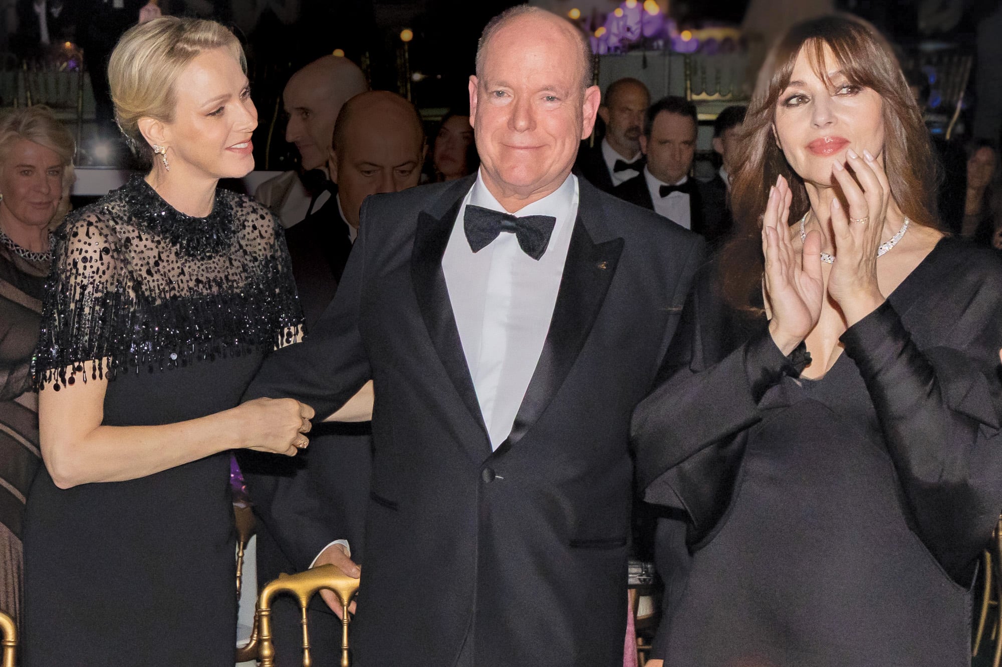 Charlene y Alberto de Mónaco en la mesa principal junto a Monica Bellucci, que eligió para la ocasión un vestido Fendi y alhajas Cartier
