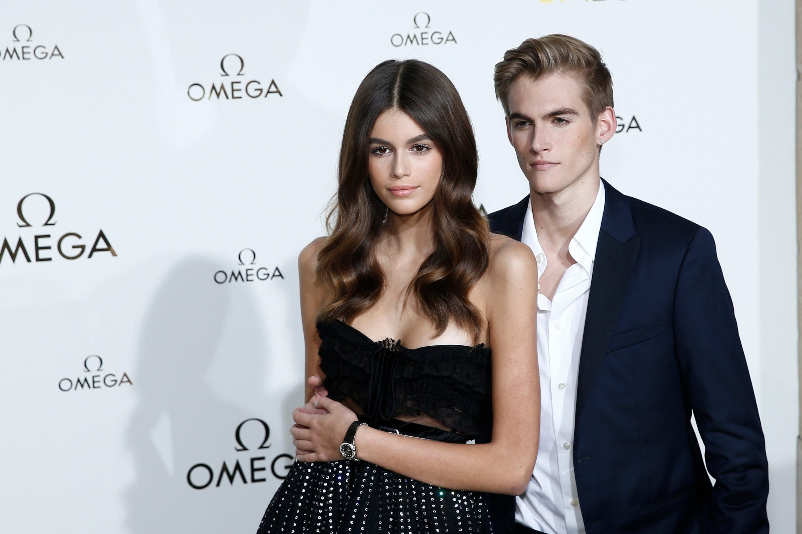 Presley Gerber junto a su hermana Kaia.