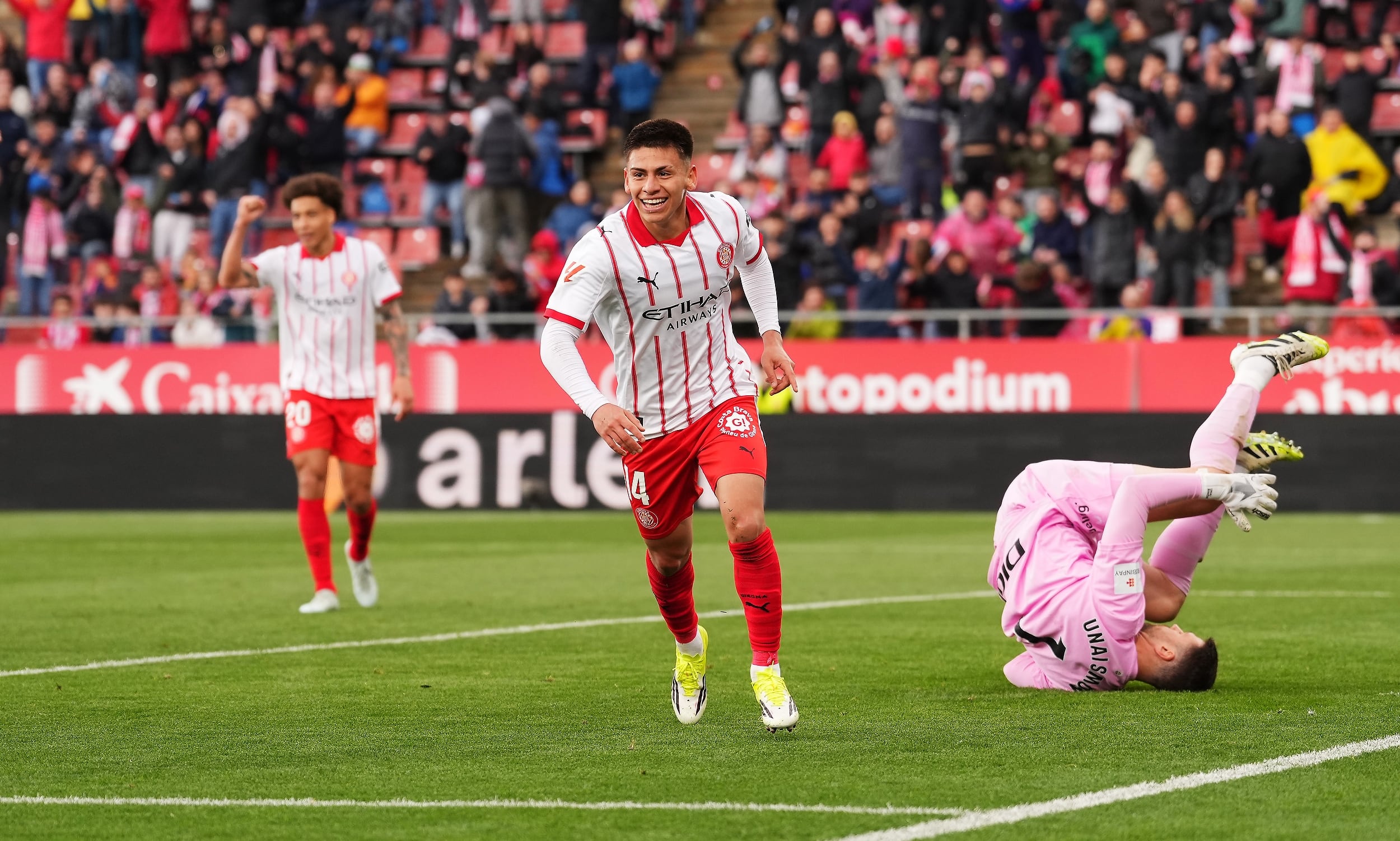 Echeverri jugó la temporada pasada a préstamo en Girona, de España, que terminó descendiendo