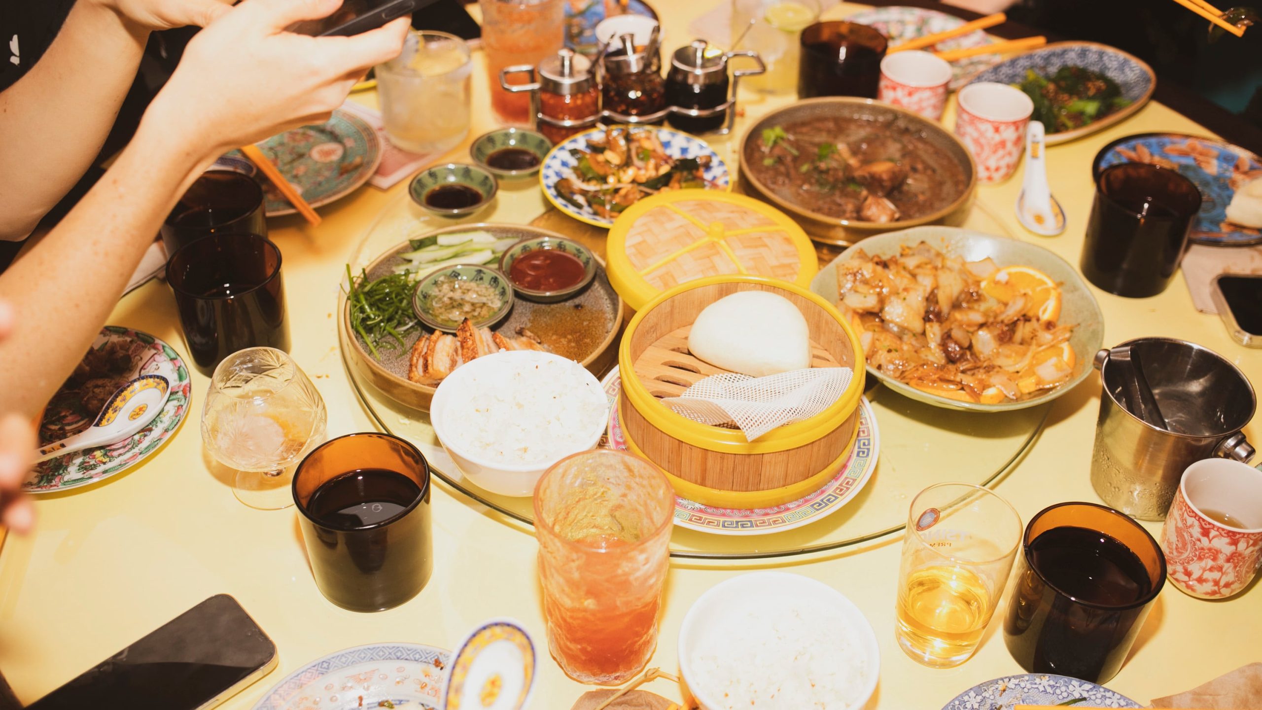 Una típica mesa de la cantina Tony Wu
