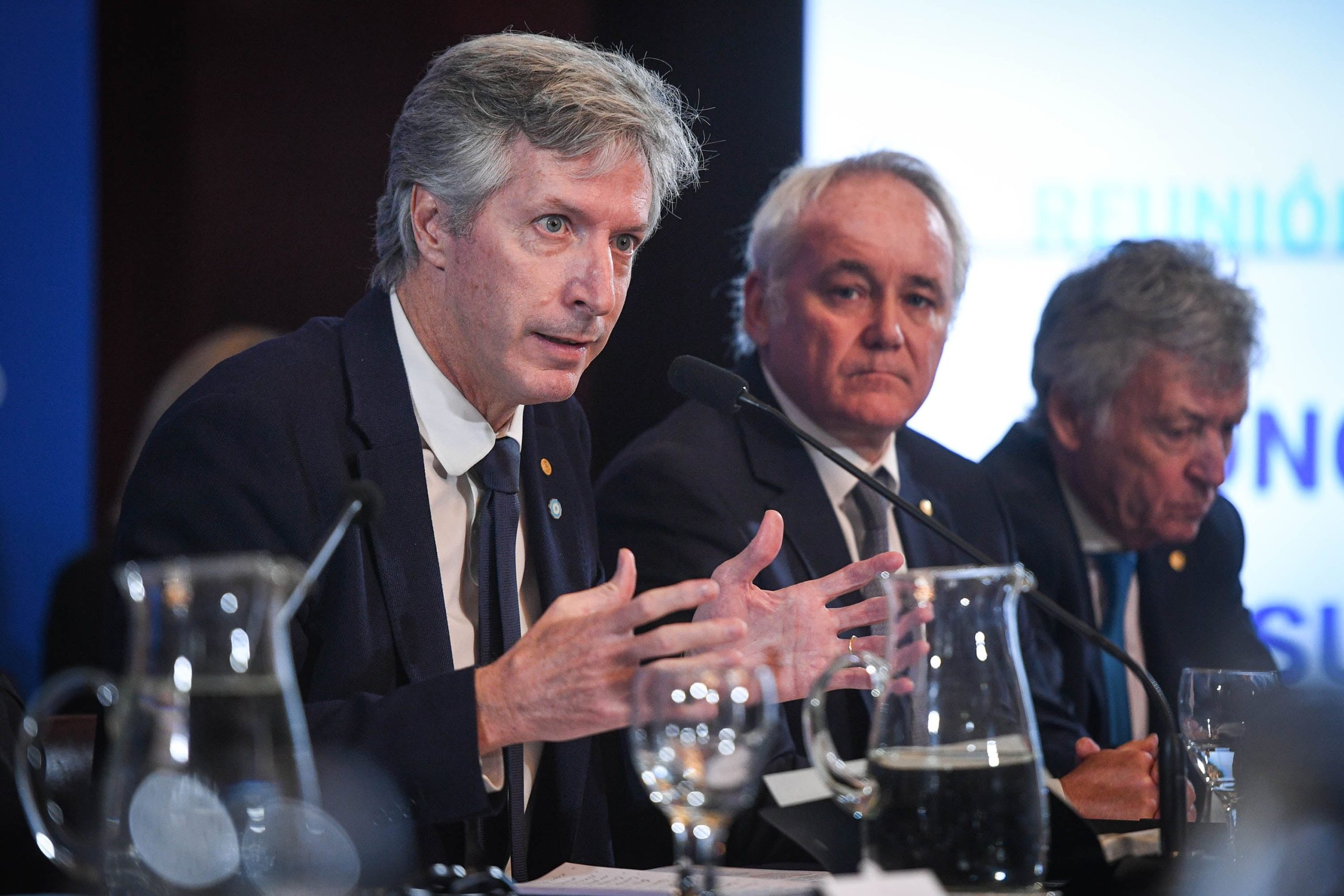 Bausili y las autoridades del Banco Central, ayer, en el Senado