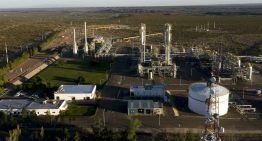 Milei y Santilli visitaron el polo industrial de Bahía Blanca y pondrán en marcha la campaña en PBA con un acto