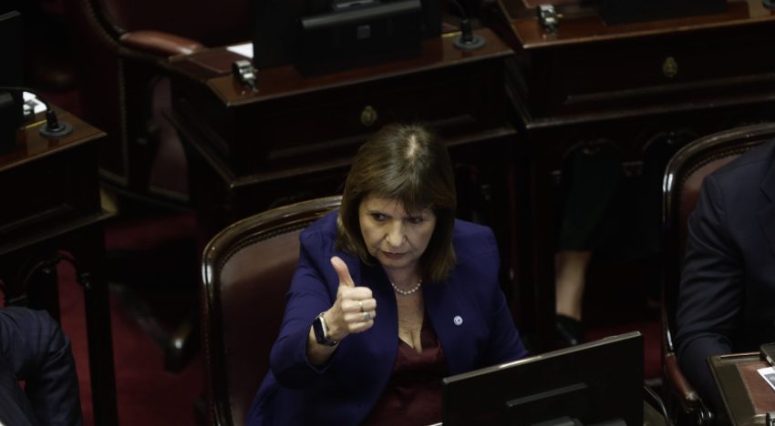 Sin romper con el Gobierno, Bullrich hace valer su peso en las encuestas y pone a prueba la paciencia de los Milei