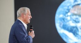 Un exvicepresidente de EEUU minimizó los temores a la IA y dijo que esas tecnologías no generan daños medioambientales