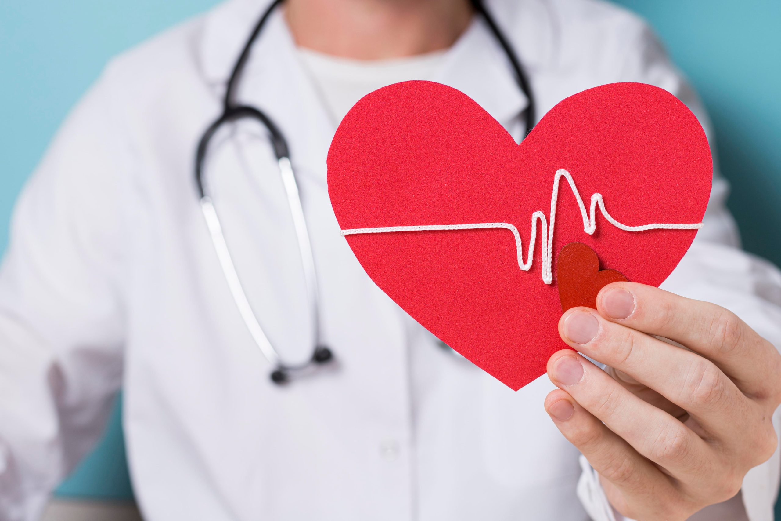 El corazón funciona como el motor central del organismo humano, debido a que bombea sangre oxigenada a todos los tejidos y órganos vitales