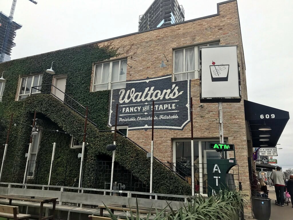 Walton’s Fancy and Staple, el restaurante de Sandra Bullock en Texas.