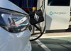 Qué pasa si se traba el cargador de un auto eléctrico o híbrido y cómo sacarlo sin romperlo