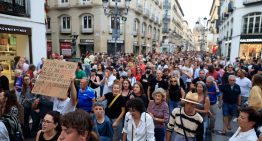Reacciones a los decretos de vivienda y las acampadas en directo | Miles de manifestantes recorren Málaga y Zaragoza, mientras en Valencia comienza una acampada
