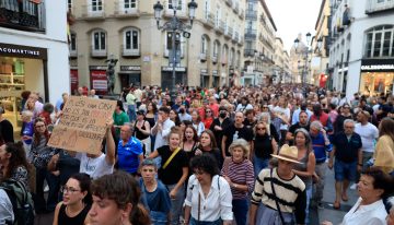 Reacciones a los decretos de vivienda y las acampadas en directo | Miles de manifestantes recorren Málaga y Zaragoza, mientras en Valencia comienza una acampada